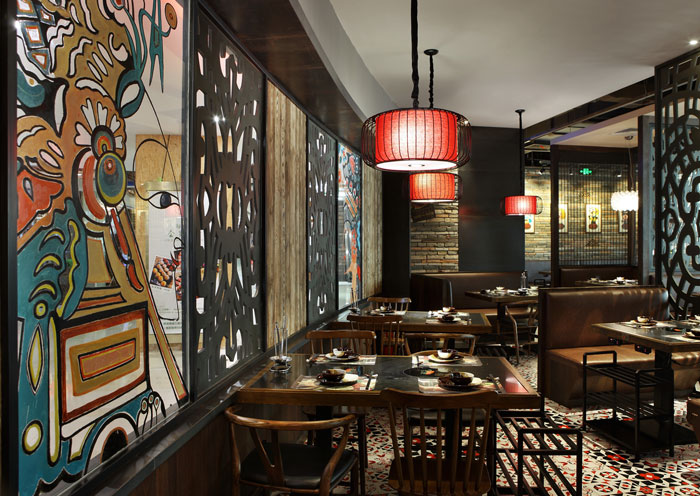 沉穩(wěn)、古樸、自然、寧靜的火鍋店隔斷方案設(shè)計效果圖