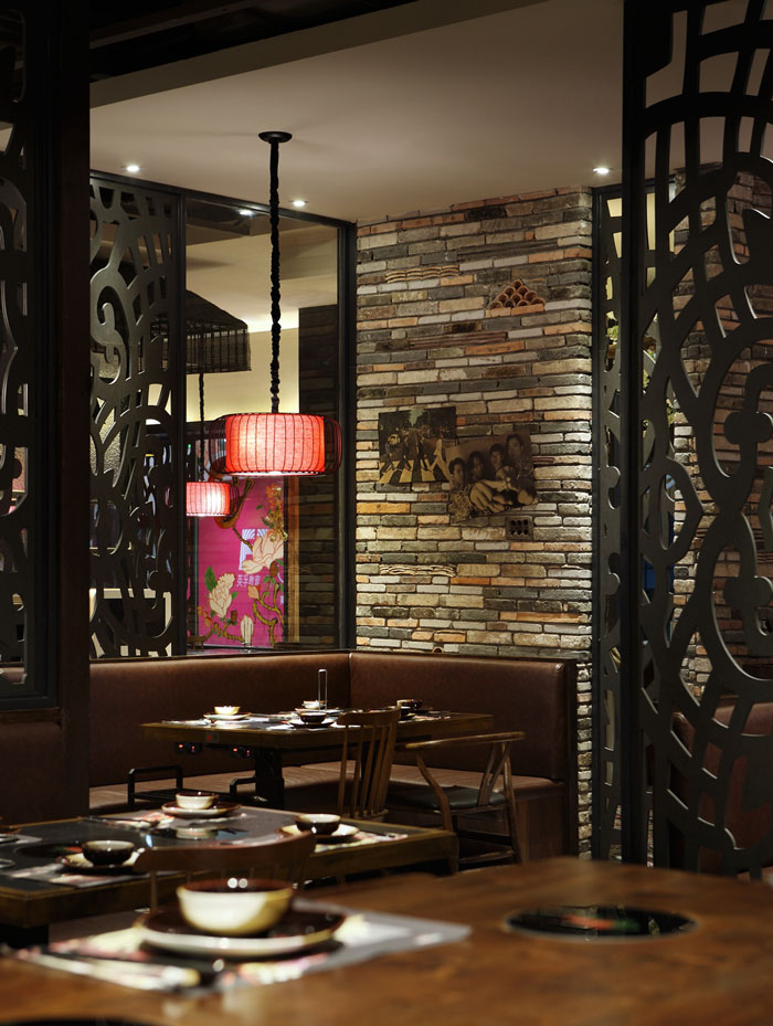 沉穩(wěn)、古樸、自然、寧靜的火鍋店休息區(qū)域方案設(shè)計效果圖