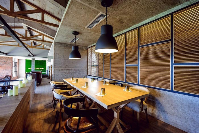 340平方工業(yè)風(fēng)與LOFT風(fēng)格相結(jié)合的餐廳過道設(shè)計效果圖